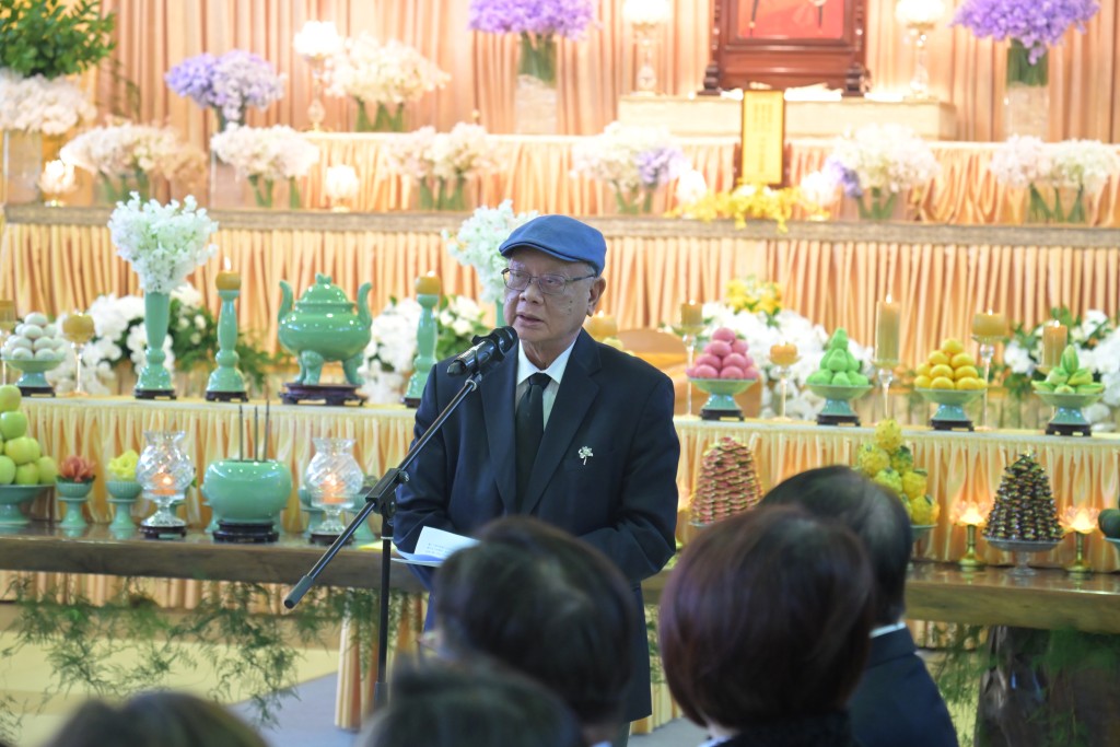 香港大學饒宗頤學術館館長李焯芬致讚頌詞。