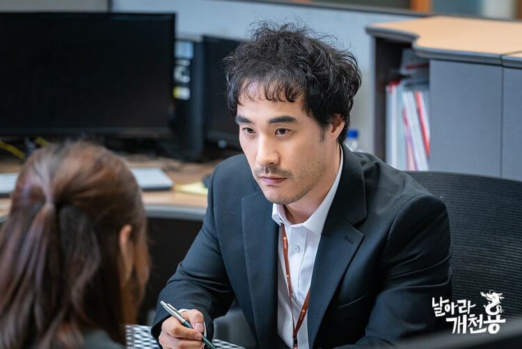 裴晟佑最終被飛出《延遲的正義》劇組。