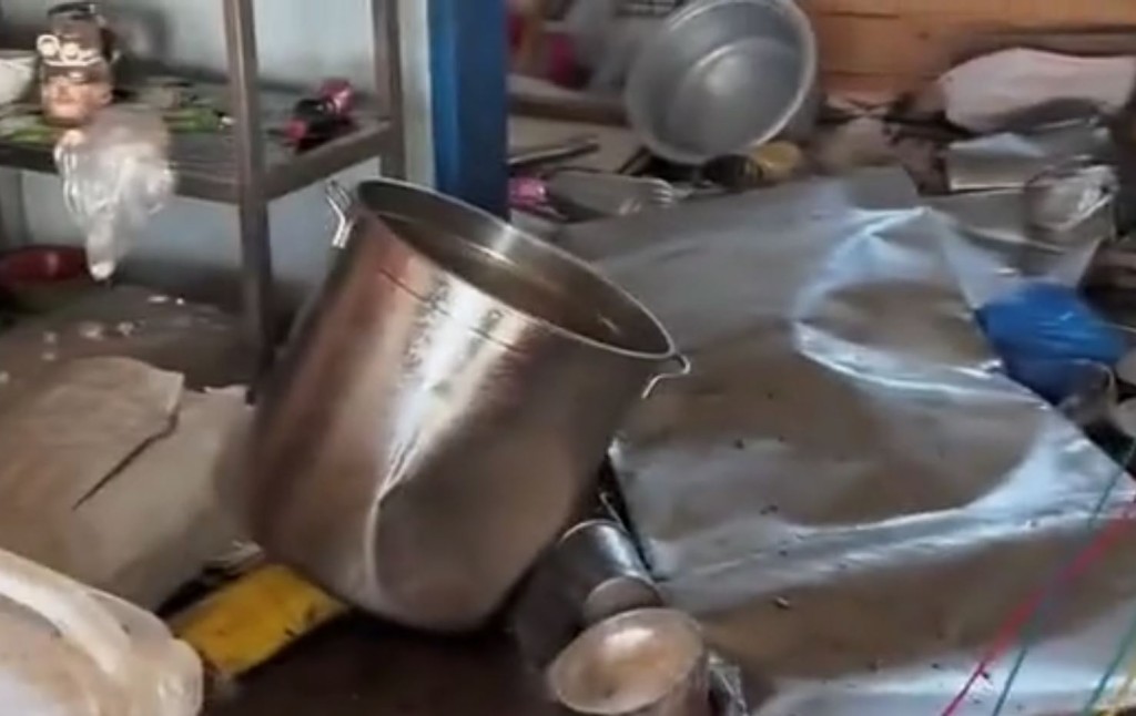 內蒙古有牛隻發狂衝入餐館大肆破壞。抖音