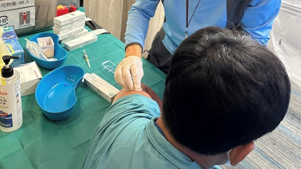 衞生署4.24起为机场员工免费打麻疹疫苗。政府新闻处