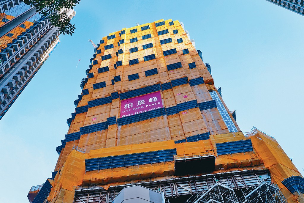 油塘栢景峰最新售出3座28楼C3室2房间隔，以705.92万成交。