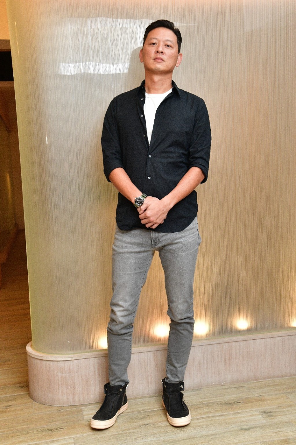 導演吳炫輝坦言出現過過熱情況，導致拍攝的數據全消失，辛苦演員要再打過。  ​