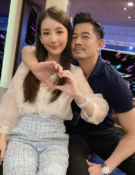 二人經常放閃。