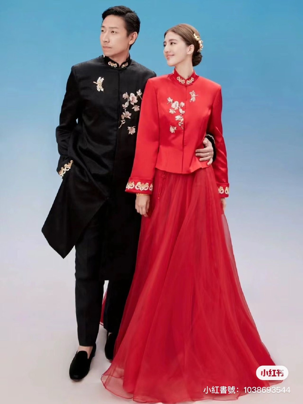 吳千語的中式婚服出自內地高定品牌Nora Reve訂製款「語諾千金，施語花開」。