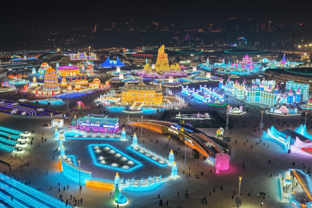 12月17日,第二十七屆哈爾濱冰雪大世界開園。中新社 12月17日,第二十七屆哈爾濱冰雪大世界開園。中新社