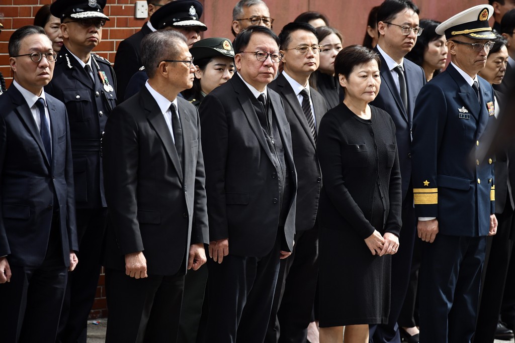 前特首林鄭月娥送別何偉豪。