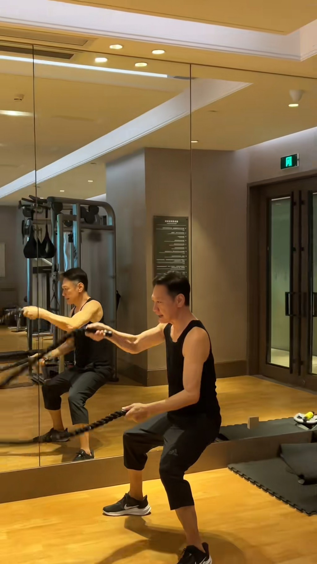陶大宇今年60歲，仍玩戰繩Keep fit。