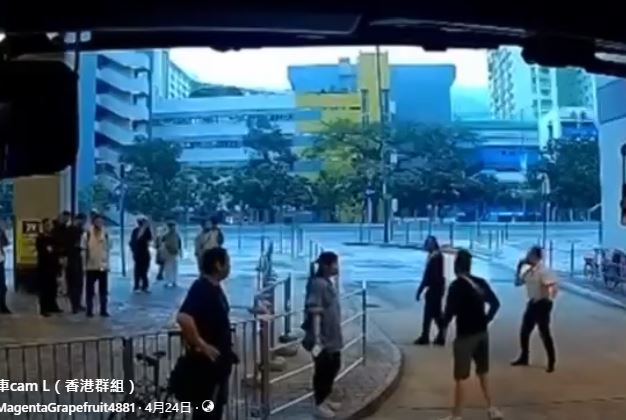 車長自己站起身。fb 車cam L（香港群組）MagentaGrapefruit4881