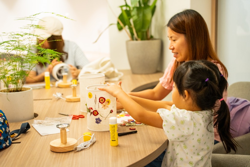 開放日親子工作坊 - 手作押花燈 開放日親子工作坊 - 手作押花燈