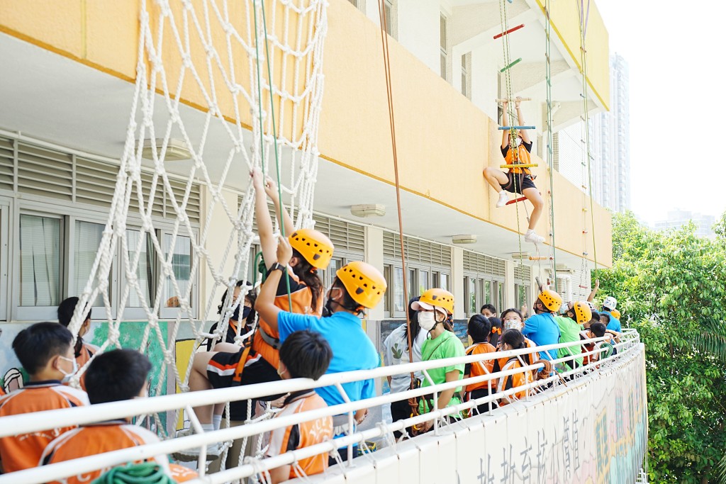 全級性活動、跨科目探索等不同形式的活動體驗,需在考試後或在學期中特別撥出時間舉辦此類活動。 全級性活動、跨科目探索等不同形式的活動體驗,需在考試後或在學期中特別撥出時間舉辦此類活動。