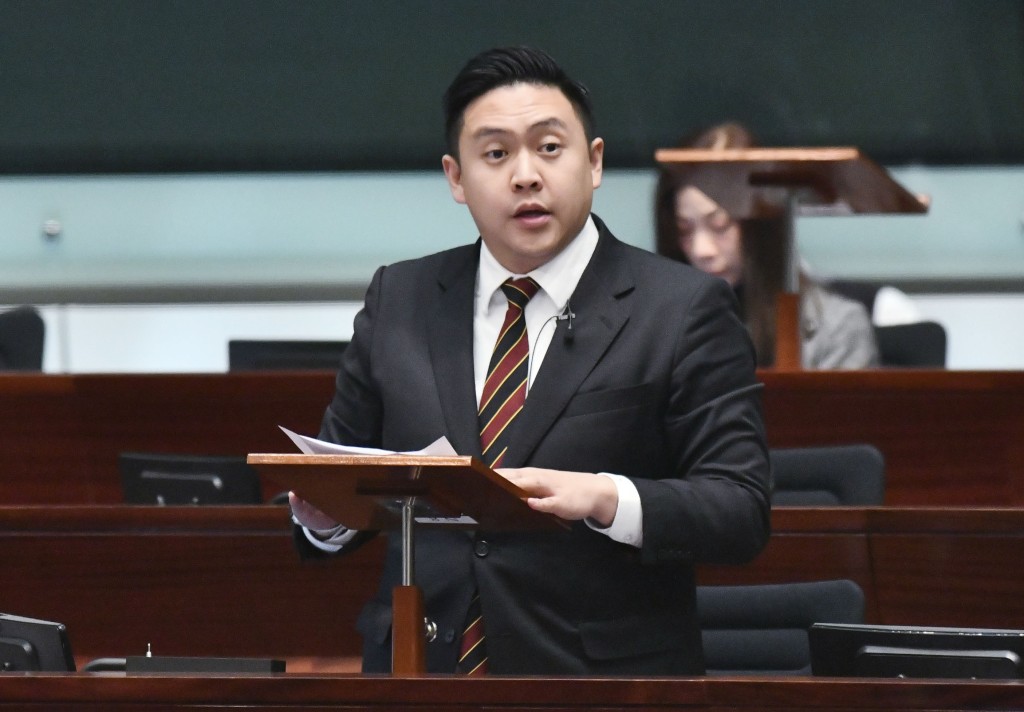 進出口界立法會議員鍾奇峰表示，霍爾木茲海峽被封鎖，船運需要繞道，將提高運輸成本及戰爭風險附加費。資料圖片