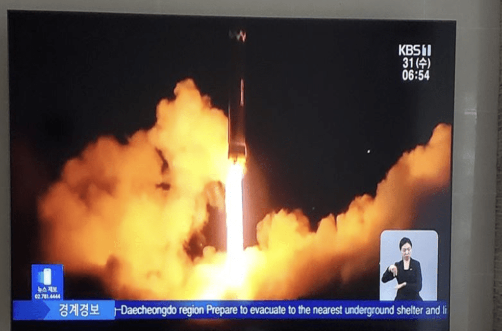南韩民众可在家中收看北韩发射侦察衞星的新闻片段。fb图片
