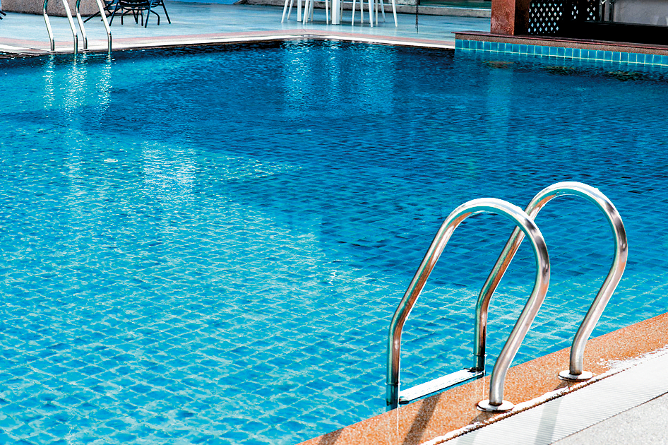 食環署為保障泳池使用者的安全，自今年5月起實施一系列加強規管私人泳池救生員的措施。