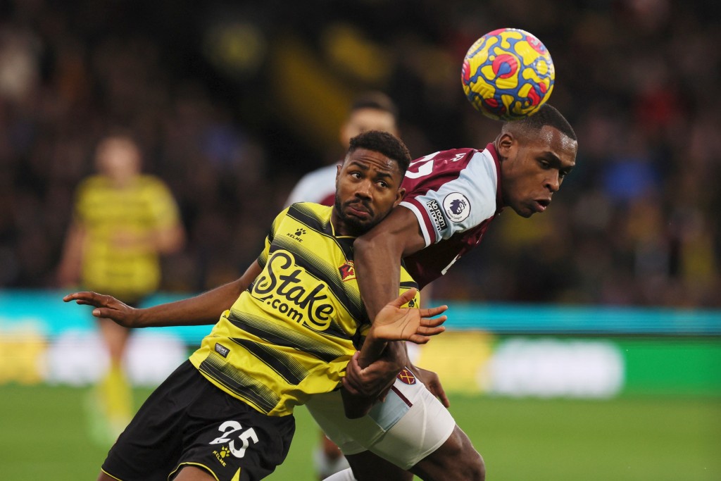 艾曼紐丹尼斯(左)雖閃電入球，屈福特仍告輸波。Reuters