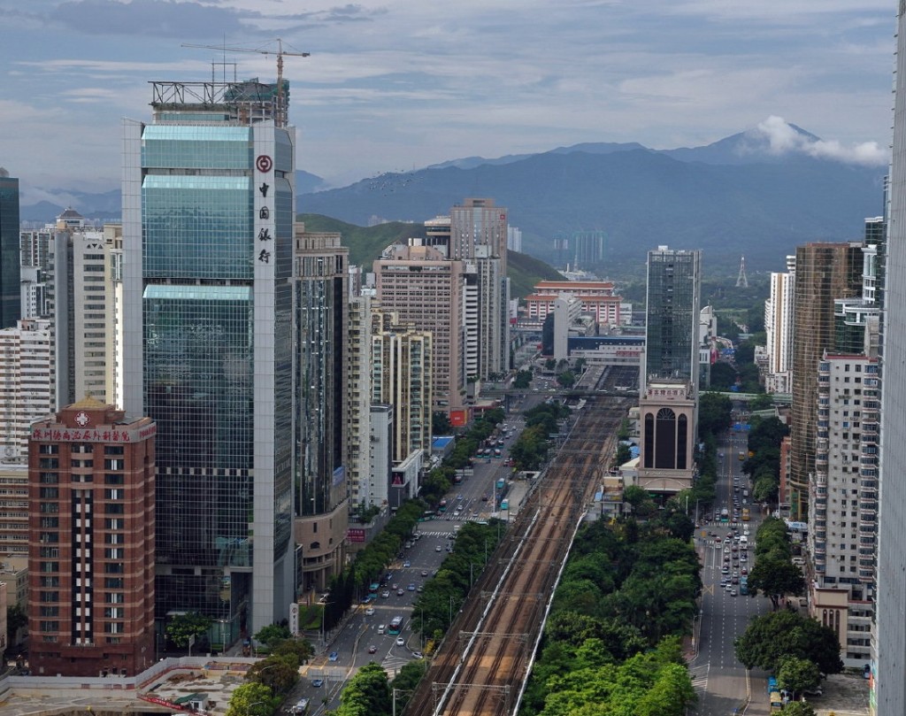 香港興建沙嶺殯葬城距深圳羅湖商業區只有數百米，引發網民不滿。網上圖片