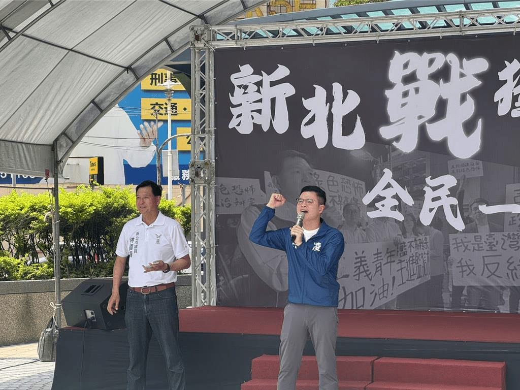 國民黨智庫副執行長、桃園市議員凌濤痛批林昶佐派駐芬蘭辦事處是「芬蘭開過演唱會就可以去當代表」。 中時 國民黨智庫副執行長、桃園市議員凌濤痛批林昶佐派駐芬蘭辦事處是「芬蘭開過演唱會就可以去當代表」。 中時