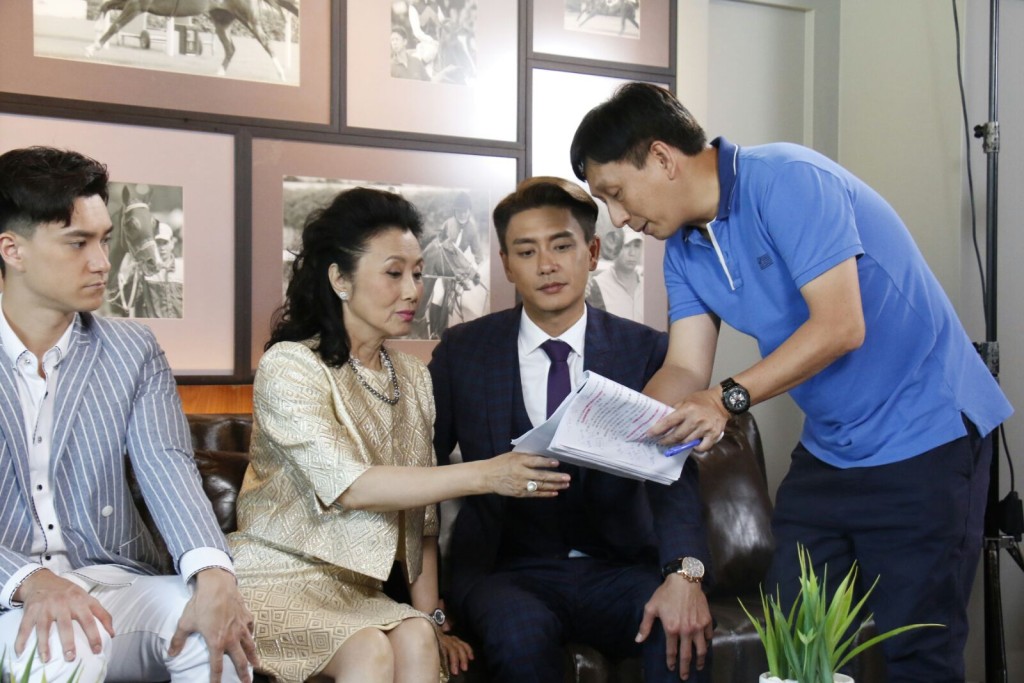 阿姐今次扮演首富前妻。