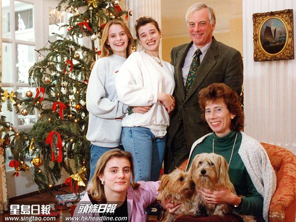 彭定康一家和愛犬。資料圖片