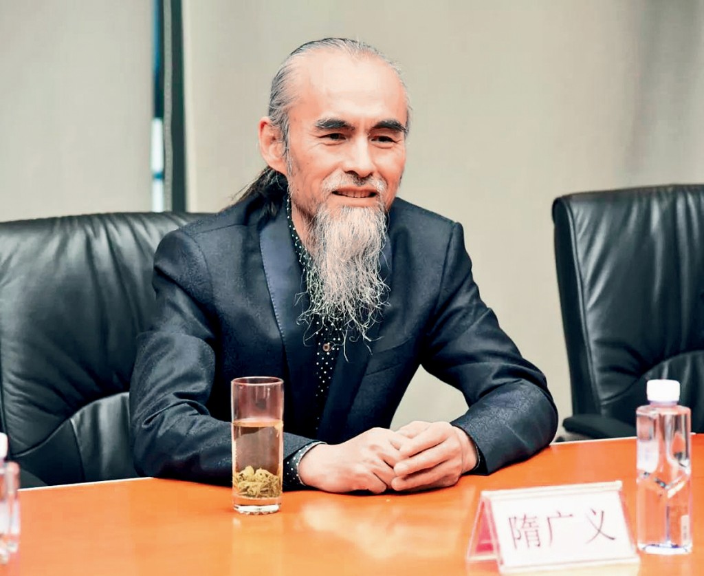 隋廣義聲稱自創「禪易投資法」，在鼎益豐以高收益為名，吸引「信徒」投資旗下公司的原始股權或期權。