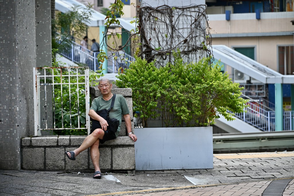 初步調查顯示,個案的婆婆主要活動範圍是鳳德邨內,會在屋苑晨運、休息。蘇正謙攝 初步調查顯示,個案的婆婆主要活動範圍是鳳德邨內,會在屋苑晨運、休息。蘇正謙攝