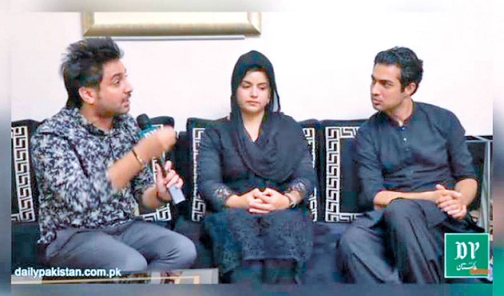 阿克兰（中）接受传媒访问讲述事发经过。