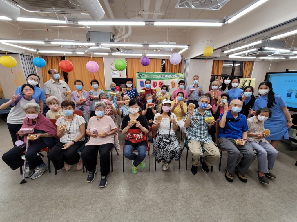 學校重視培養服務型領袖,並組織學生策劃不同範疇的社會服務。 學校重視培養服務型領袖,並組織學生策劃不同範疇的社會服務。