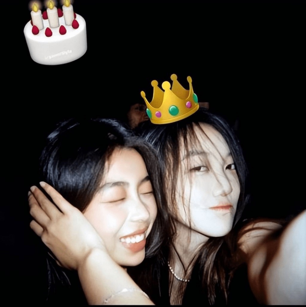 李嫣已長得亭亭玉立，昨日係佢嘅16歲生日，冠上小皇冠做女王。