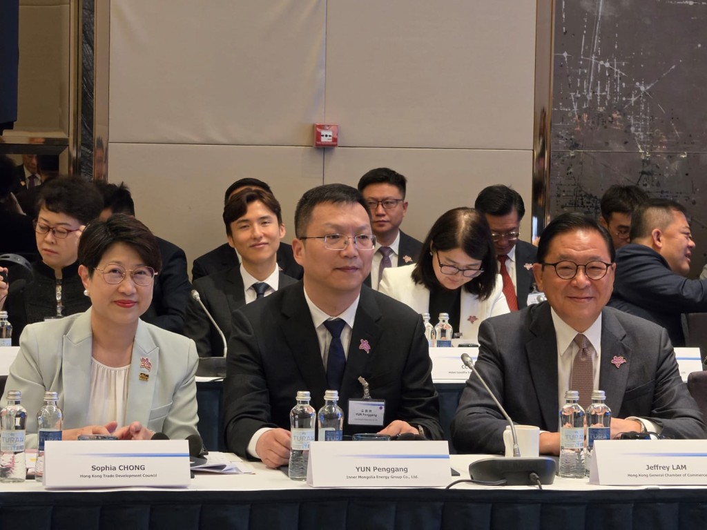 代表團周一早上與哈薩克投資局「Kazakh Invest」及哈薩克國家企業家商會「Atamaken」，進行經貿與投資機會圓桌論壇。
