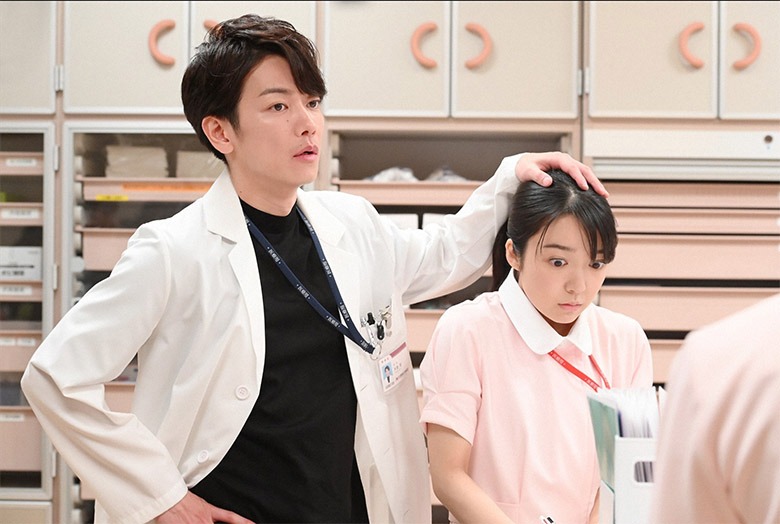 上白石去年與佐藤健合演《戀愛可以持續到天長地久》而上位。