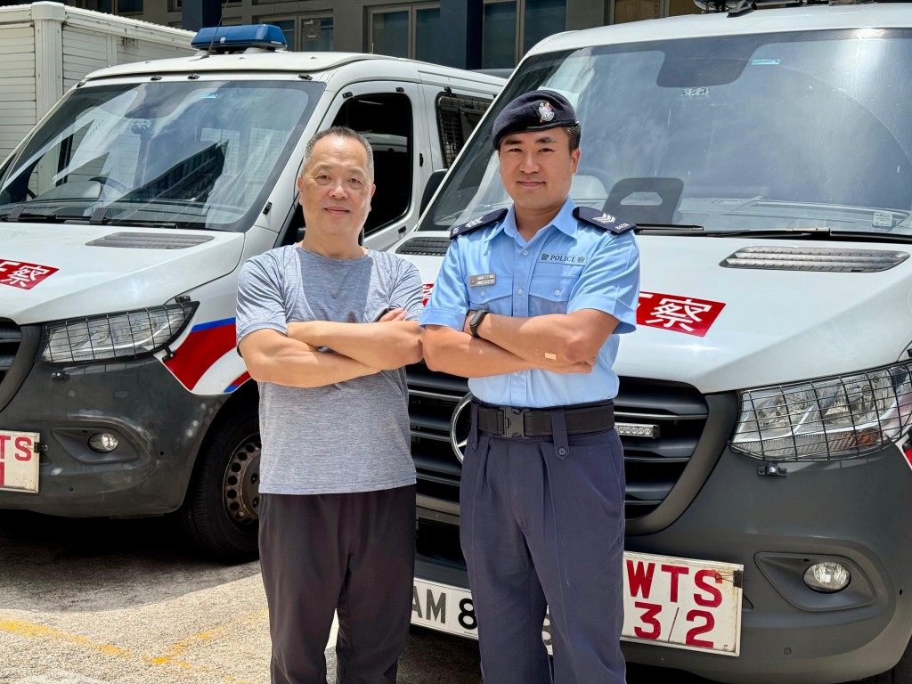  熱心市民譚宗祺(左)及警長譚博堯(右)，去年1月合力將店舖盜竊案犯人繩之於法。