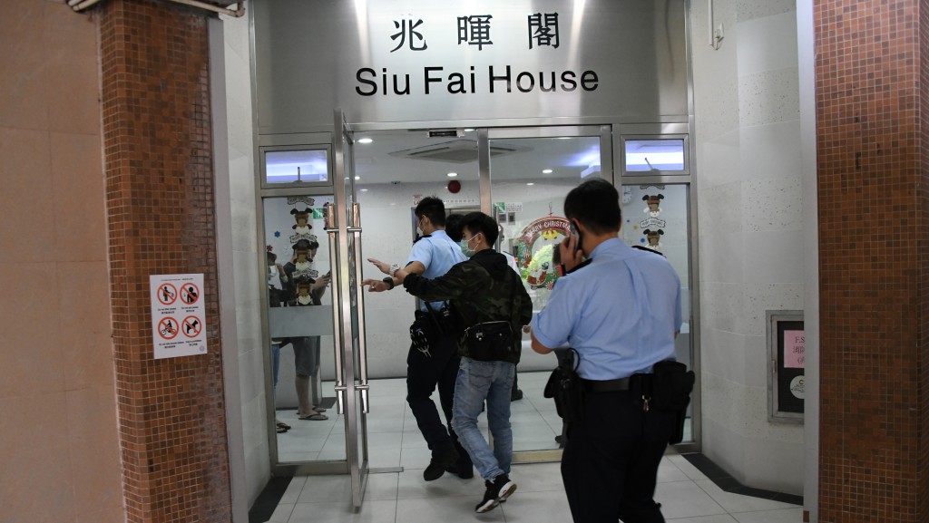 屯門兆康苑兆暉閣一單位充電器爆炸，女住客受傷送院。資料圖片