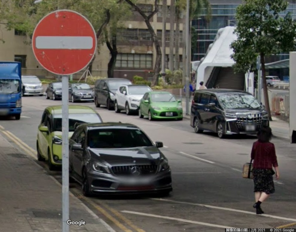 綠色私家車在今年2月仍然停泊。Google地圖截圖