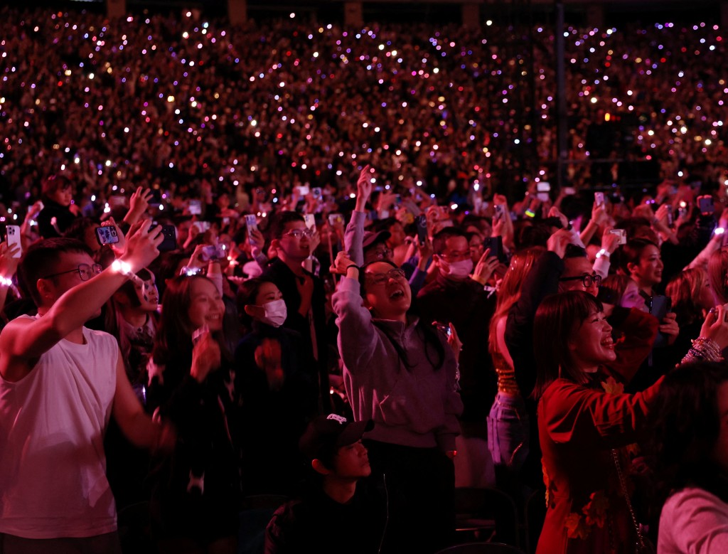 Taylor Swift日前在日本开唱，吸引了当地观众。