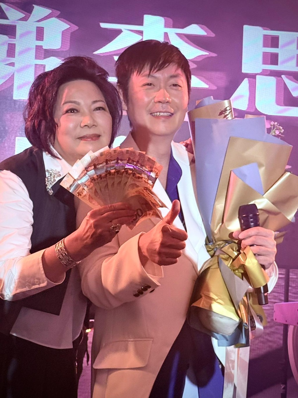 李思捷話收利是收到手軟。 李思捷話收利是收到手軟。