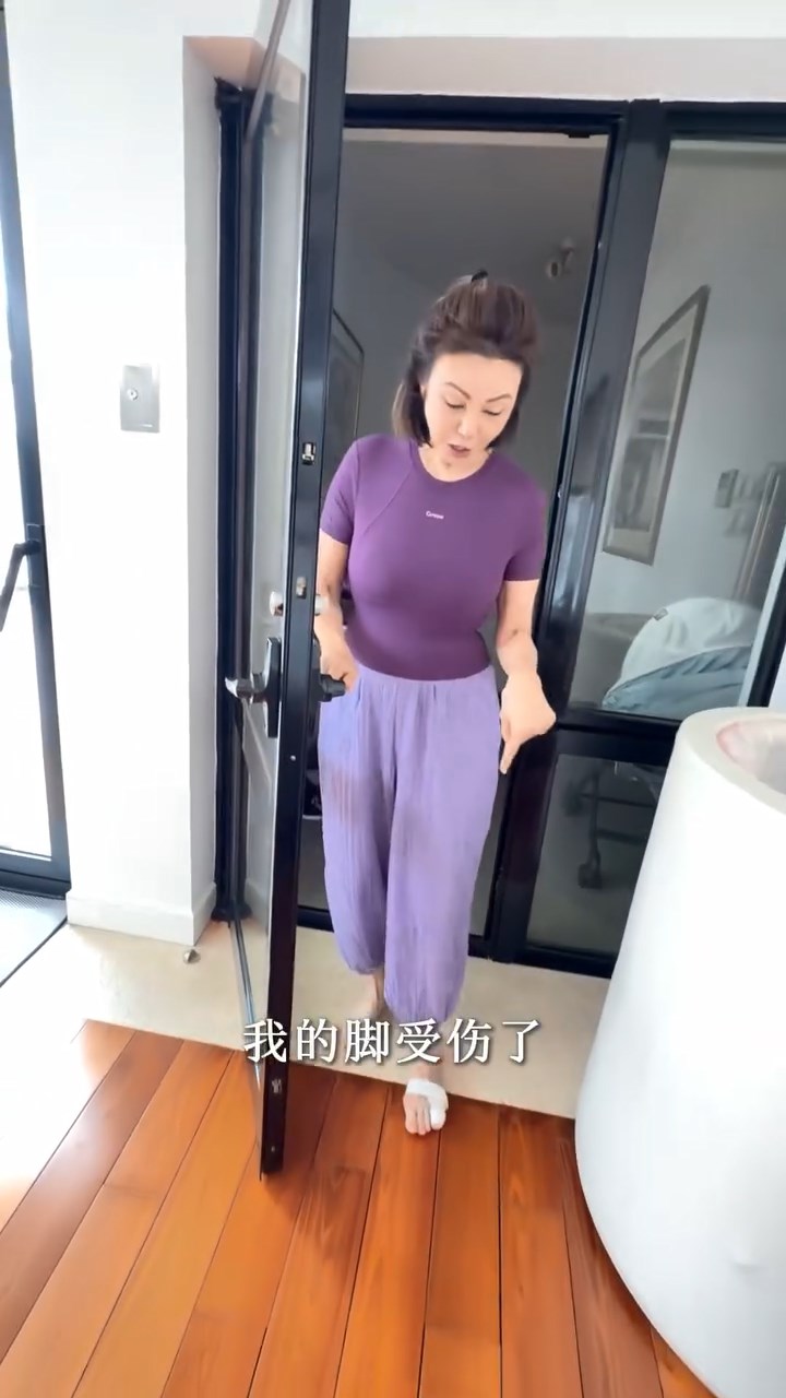 謝玲玲早前在IG分享影片，透露「我的腳受傷了。」