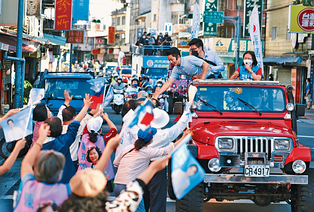 台灣「九合一」地方選舉年底登場，鄭麗文訪陸或會成為民進黨攻擊的把柄。