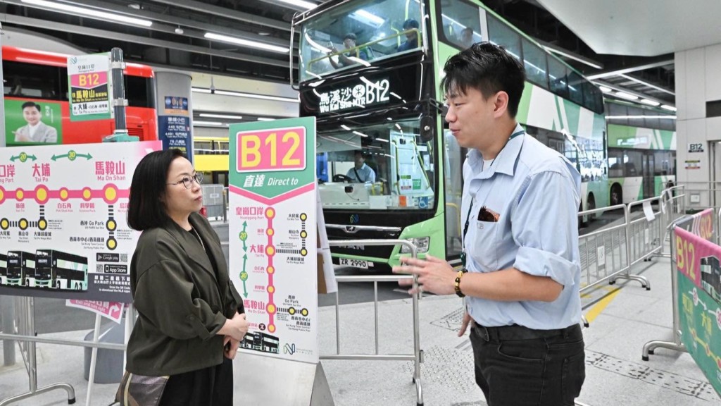 新皇崗口岸重陽節逼爆 運輸署署長到場視察預備回港高峰 巴士最高可加密至兩三分鐘一班