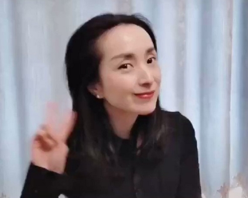 湯燦在網絡Po出近照。網圖