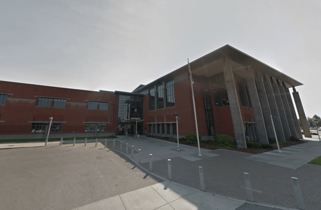 麦肯娜任教的高中。google图片 麦肯娜任教的高中。google图片