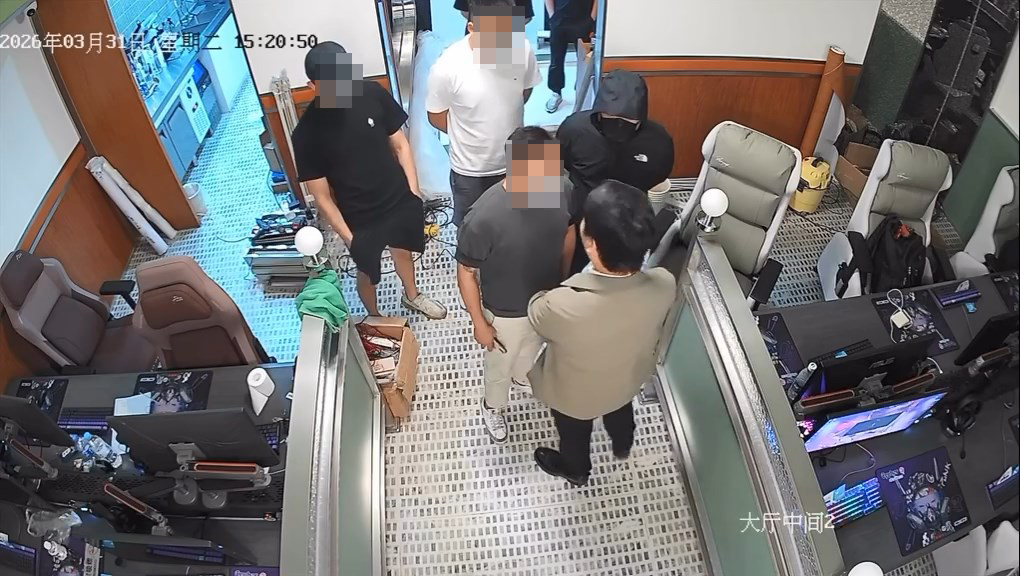 多名大漢闖入網吧要求見老闆。網上圖片 多名大漢闖入網吧要求見老闆。網上圖片