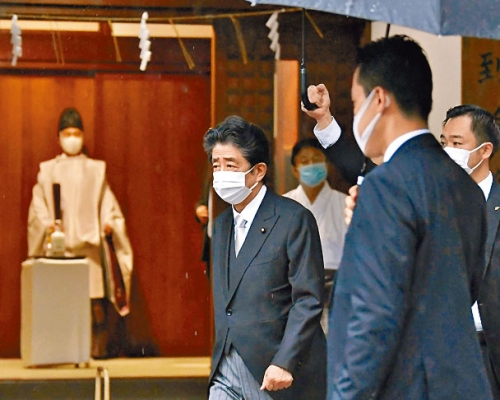 ■安倍晉三周日參拜靖國神社後離開。