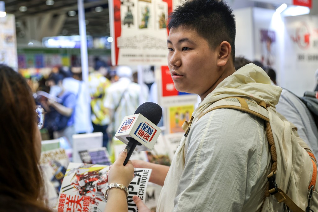 來自深圳的馬先生今年首次參加書展。何家豪攝 來自深圳的馬先生今年首次參加書展。何家豪攝