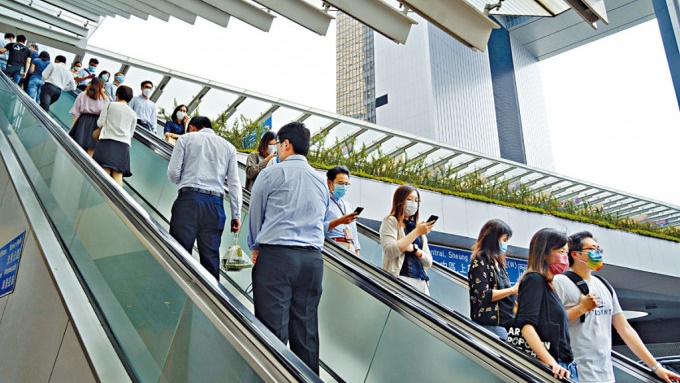 楊何蓓茵:政府有誠意和決心填補公務員空缺 不會為削支盲目減少合約員工