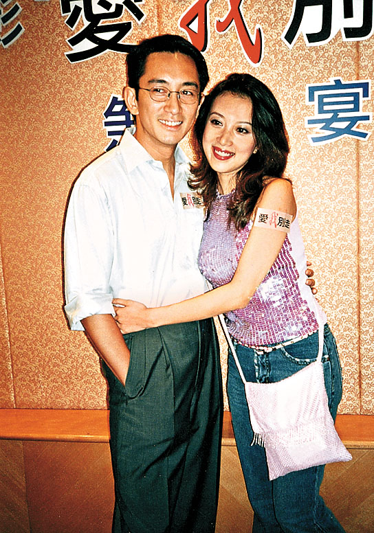 吳啟華於2002年對金巧巧一見鍾情，但不久便分手。