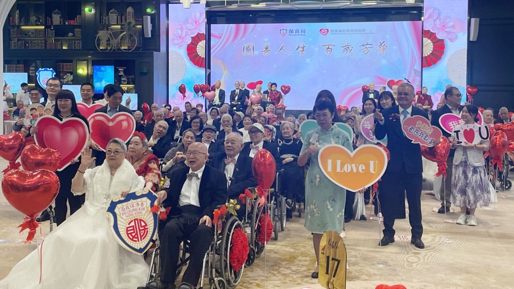一眾參與長者的總年齡超過8000歲,當中最年長者已屆98歲高齡。 一眾參與長者的總年齡超過8000歲,當中最年長者已屆98歲高齡。