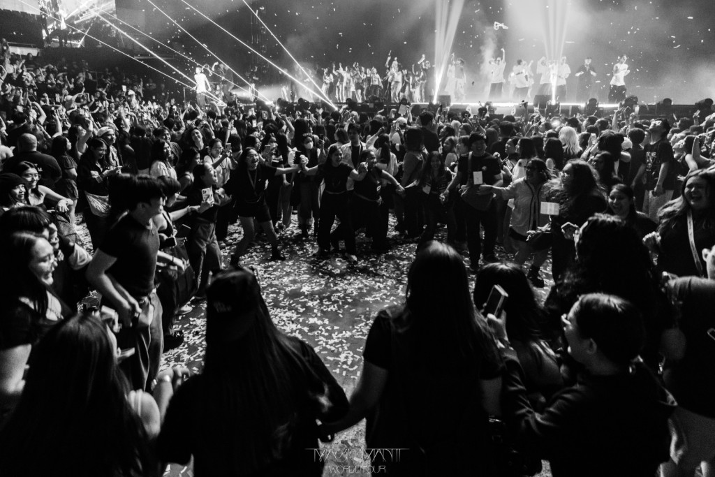 馬尼拉站巡演,逾一萬六千觀眾先後入場感受Jackson的演出。 馬尼拉站巡演,逾一萬六千觀眾先後入場感受Jackson的演出。