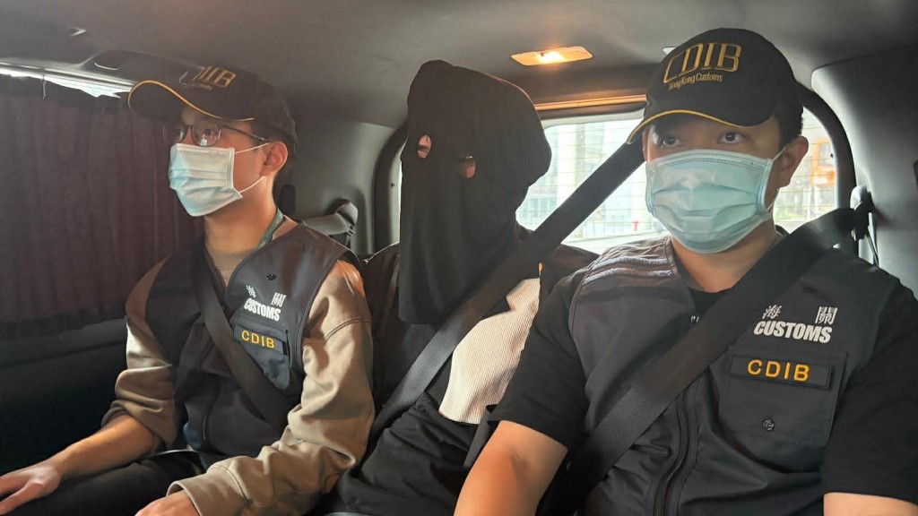 海關拘控泰國抵港31歲男 檢行李內120萬元大麻花。海關圖片