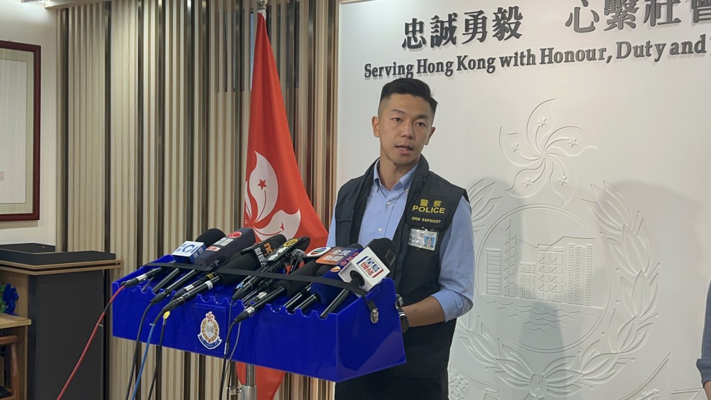 深水埗警區刑事部署理警司鄭騏鋒講述案情。楊偉亨攝 深水埗警區刑事部署理警司鄭騏鋒講述案情。楊偉亨攝