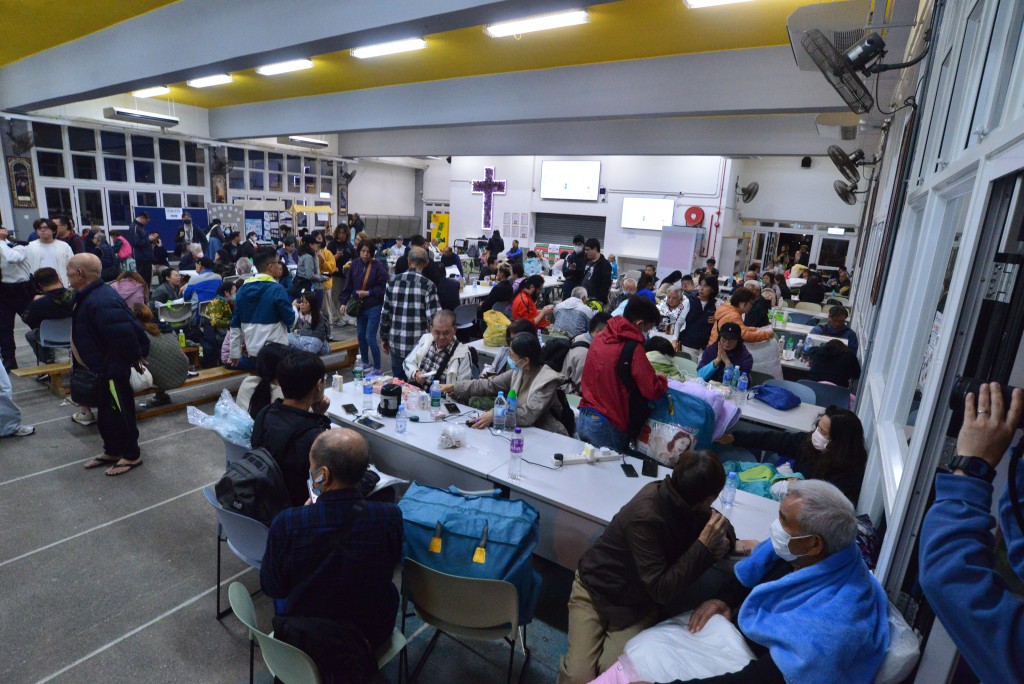 所有臨時庇護中心設立醫療站,每日上午8時至晚上8時為有需要的居民提供適切醫療協助。伍明輝攝 所有臨時庇護中心設立醫療站,每日上午8時至晚上8時為有需要的居民提供適切醫療協助。伍明輝攝