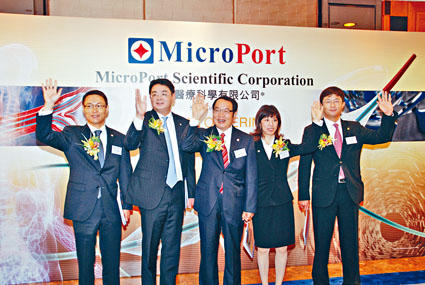 主席常兆华（中）。